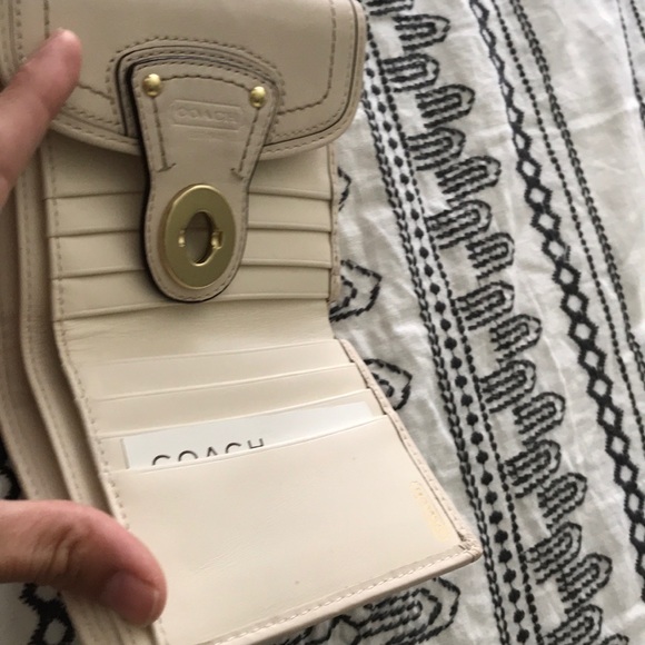 Coach ivory wallet - Picture 3 of 6